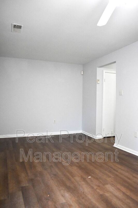 Foto del edificio - 3905 Breezy Ct