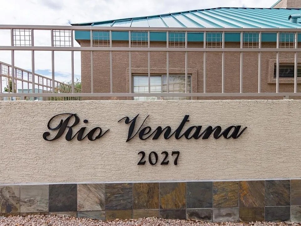 Foto principal - 2027 E University Dr