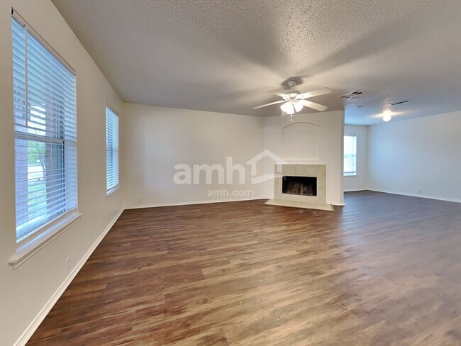 Foto del edificio - 1523 Wavecrest Dr