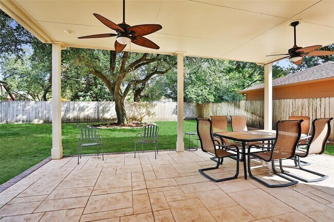 Foto del edificio - 15414 Willow River Dr