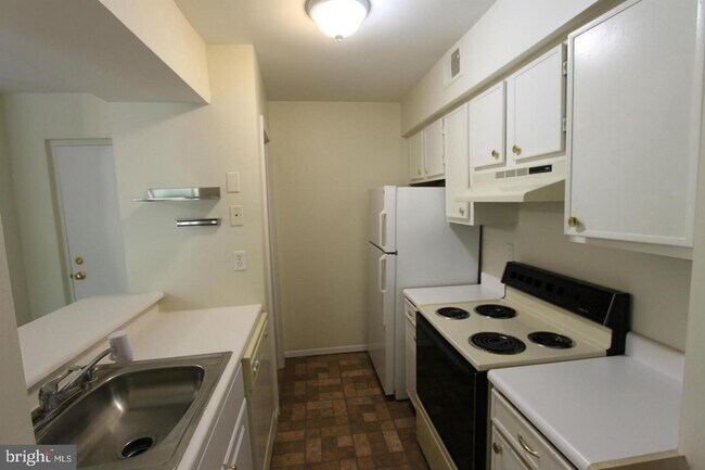 Building Photo - 8509 Barrington Ct