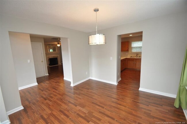 Building Photo - 117 Tiverton Woods Dr