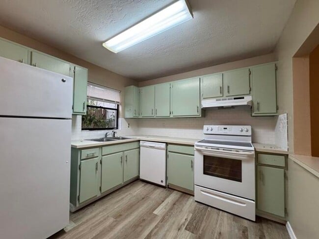 Building Photo - 2/1.5 Townhome in Port Orange