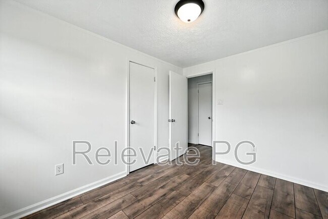 Building Photo - 6432 Maple Rd