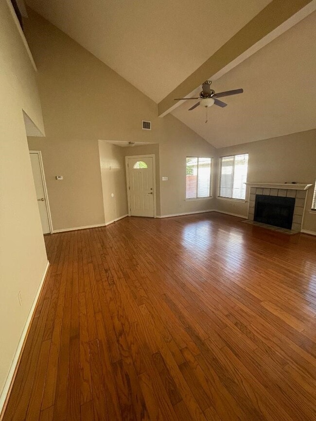 Foto del edificio - 16131 Golden Sands Dr