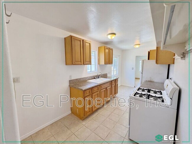 Building Photo - 837 Rose Ave