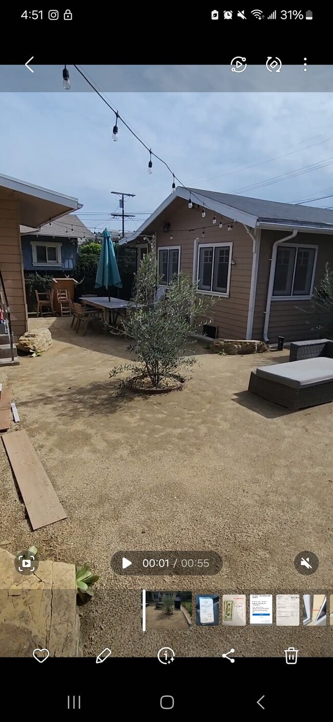 shared yard eith BBQ, Outdoor Dining, Firepit - 4346 Melbourne Ave