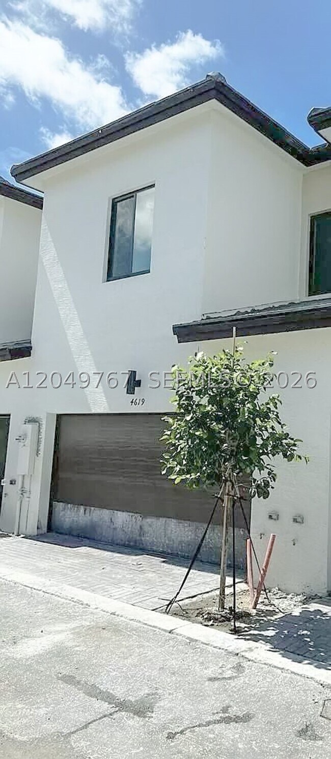 Foto del edificio - 4619 NW 83rd St