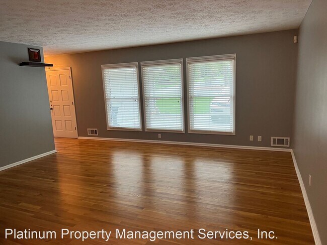 Building Photo - 3 br, 3 bath House - 1000 Martins Lake Close