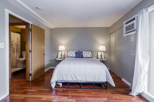 First Floor Bedroom - 1714 Treetop Trl
