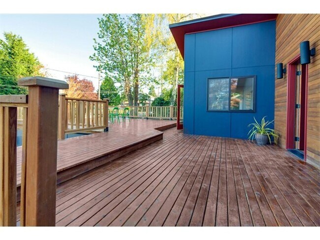 Foto del edificio - Incredible 3 Bed 2 Bath Madrona Home for L...