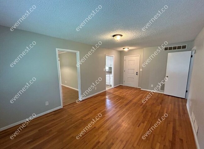 Foto del edificio - 914 Hickory Ridge Rd SW