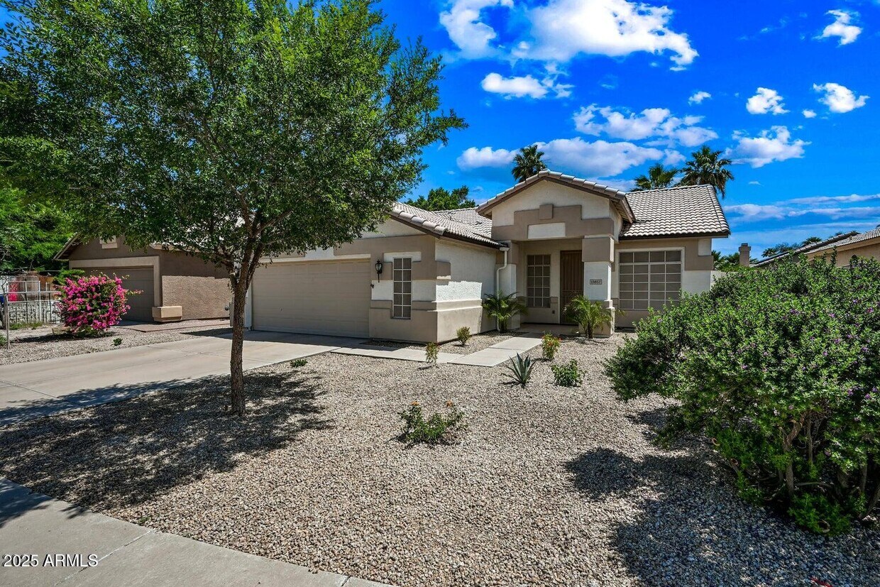Foto principal - 13857 W Windsor Ave