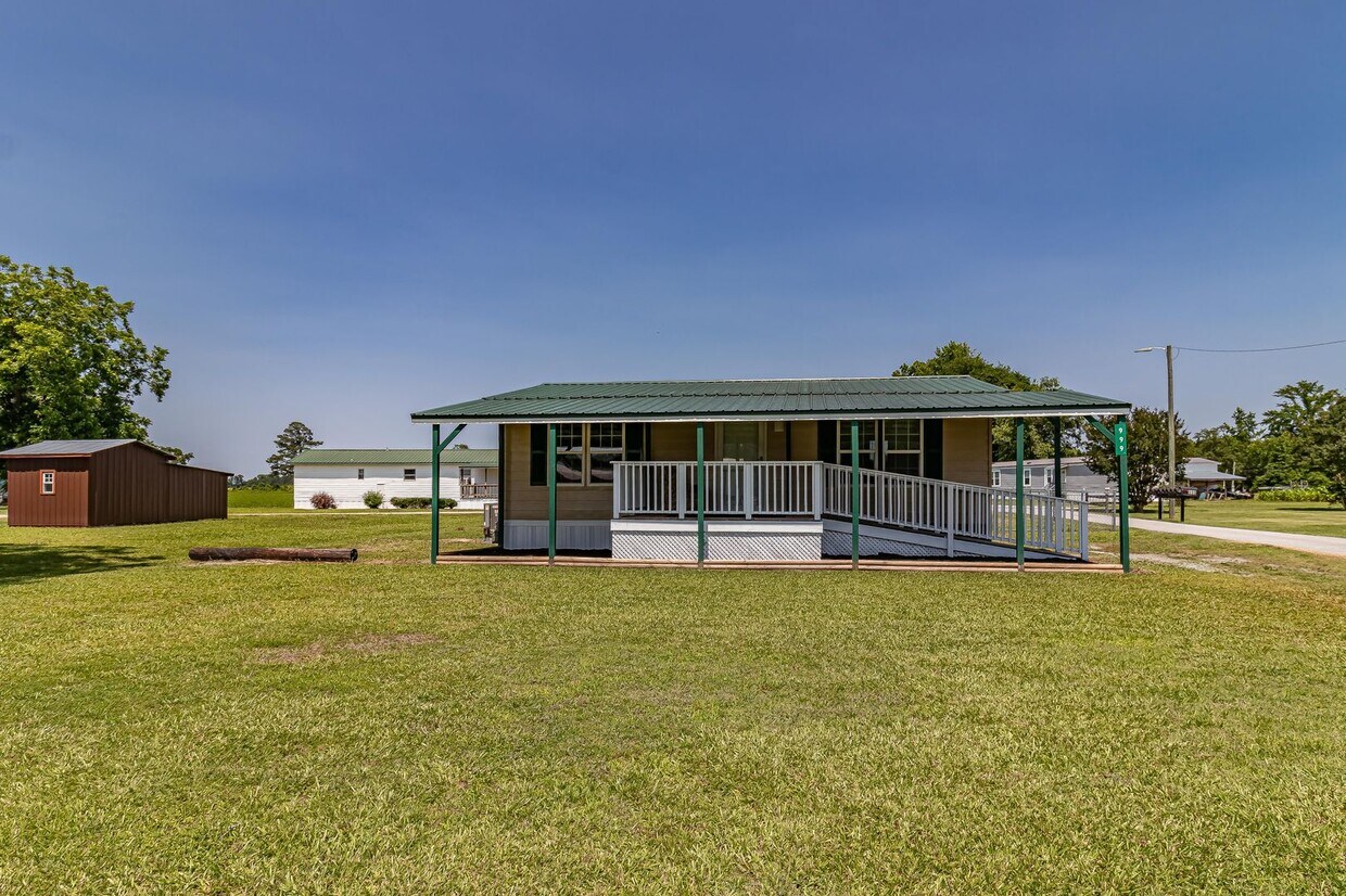 Foto principal - 2 BR, 1 BA W/ FENCED-IN YARD, COVERED FRON...