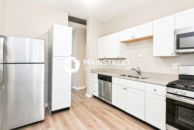 Building Photo - 3 Bedroom Pet-Friendly Home in Indianapolis, IN with Main Street Renewal