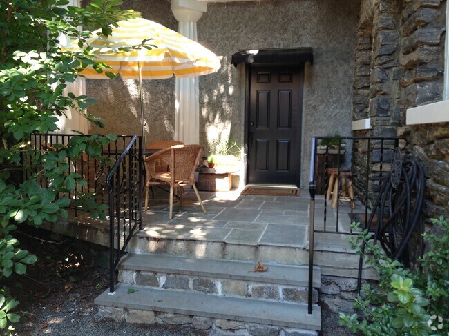 Building Photo - 801 Gramatan Ave
