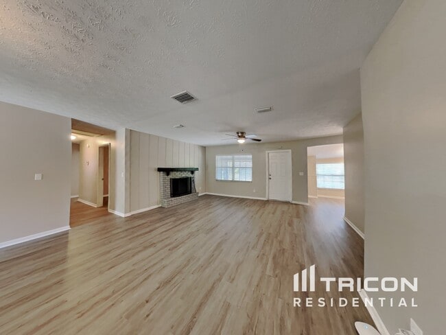 Building Photo - 9822 Riverview Drive Riverview FL