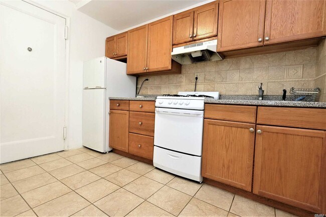 Building Photo - 67-14 108th St