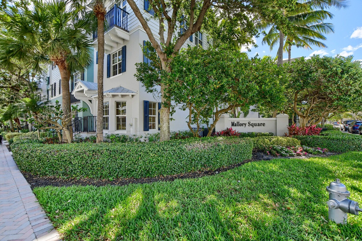 503 N Mallory Cir, Delray Beach, FL 33483 Townhome Rentals in Delray