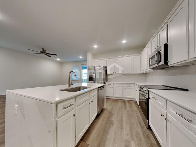 Foto del edificio - 11626 Hillside Dr