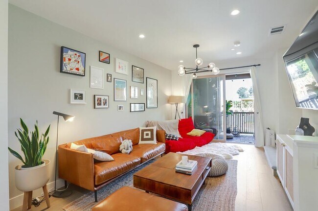 Building Photo - 330 Marquetta Cir