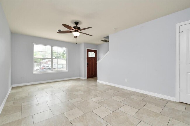 Building Photo - 10022 Raymondville Rd