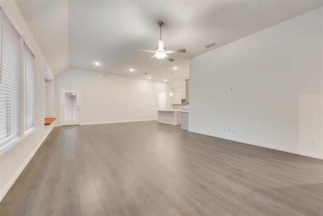 Building Photo - 609 Plaza Ln