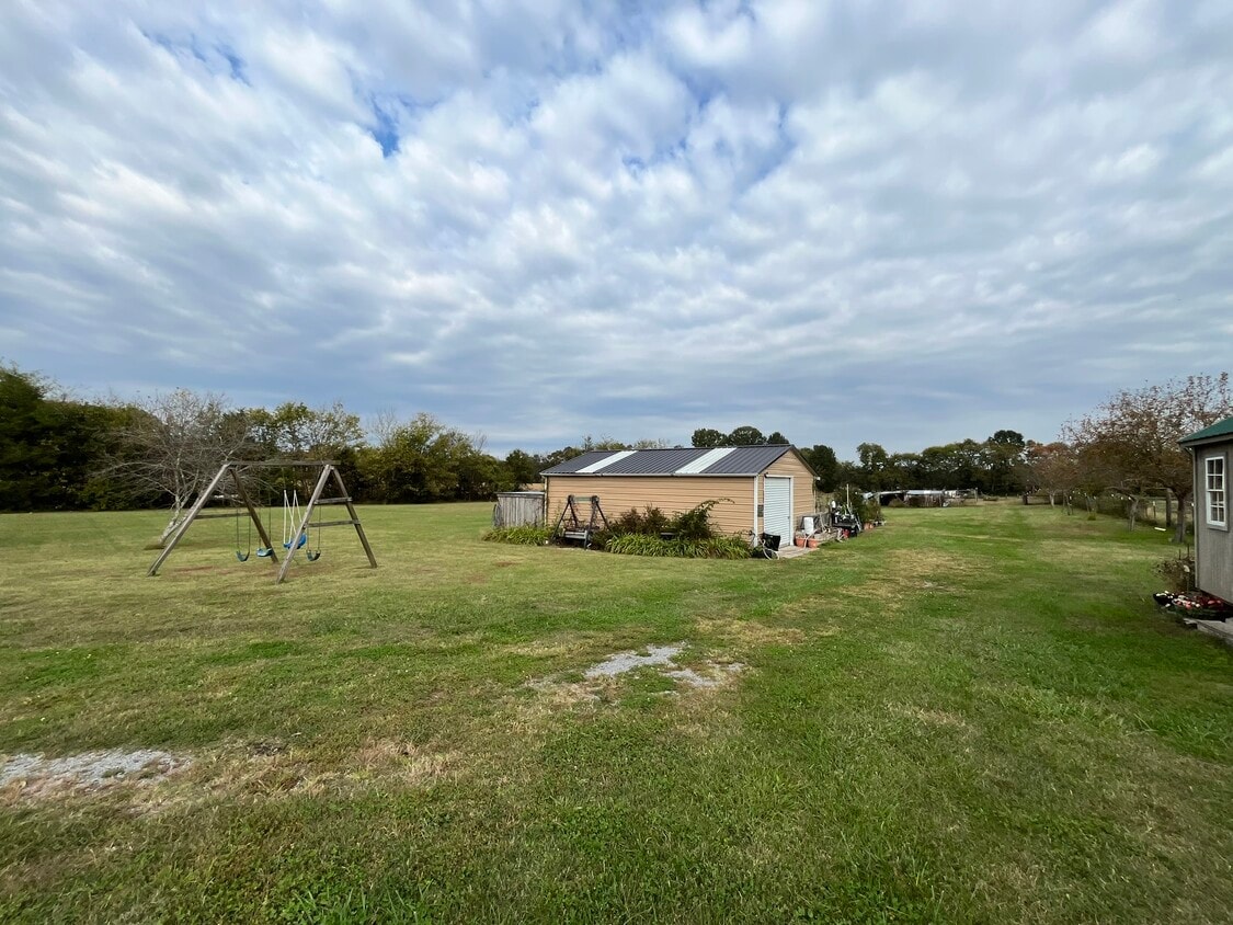 Foto del edificio - 476 Bill Russell Rd