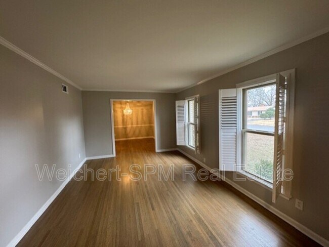 Foto del edificio - 1592 W Crestwood Dr