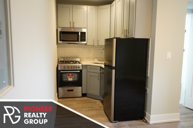 Building Photo - 501 W Belmont Ave