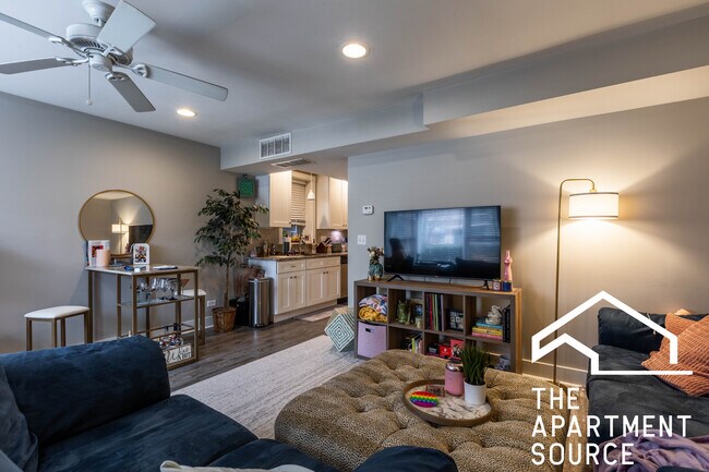 Foto del edificio - 2449 N Ashland Ave