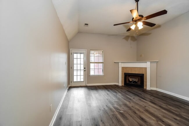 Building Photo - 8238 Regal Bend Dr