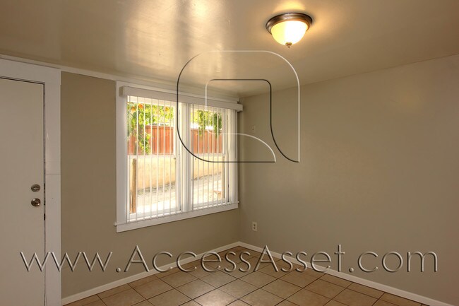 Foto del edificio - 242 N Chestnut St