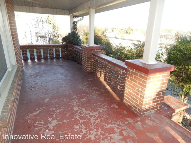 Building Photo - 5632 Old Walkertown Rd
