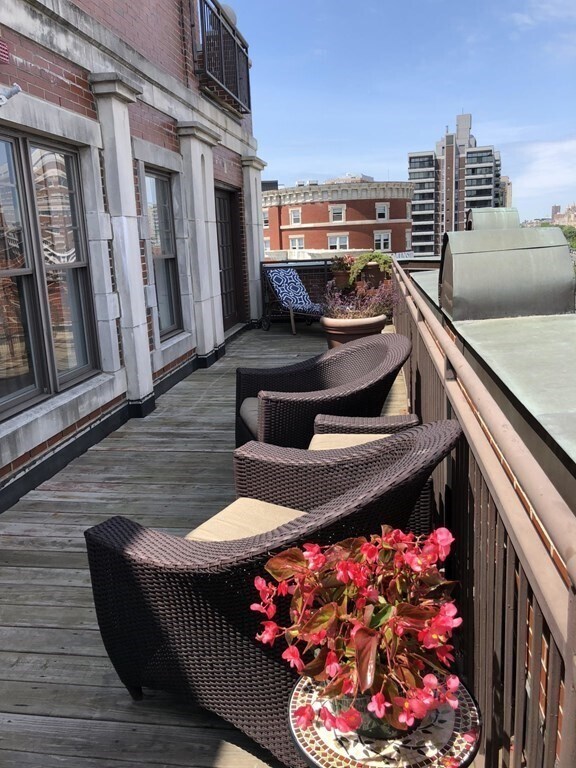 Building Photo - 535 Commonwealth Ave