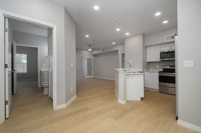 Building Photo - 826 Camargo Way