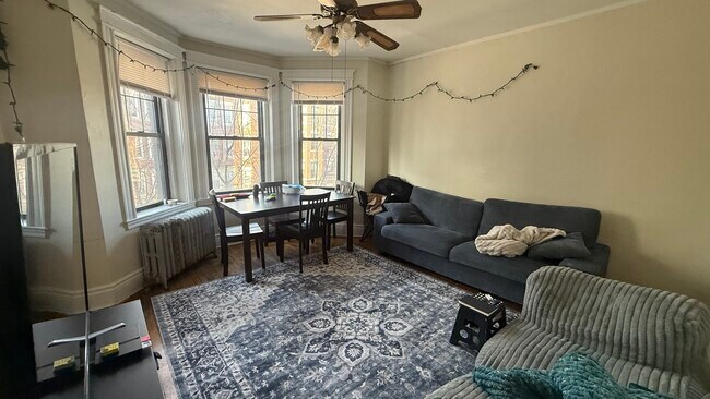 Building Photo - 70 Queensberry St