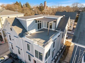 Building Photo - 303 Islington St