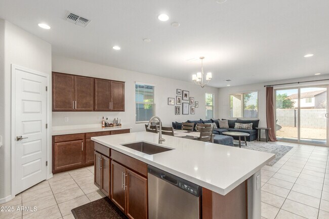 Foto del edificio - 3872 N 103rd Ave