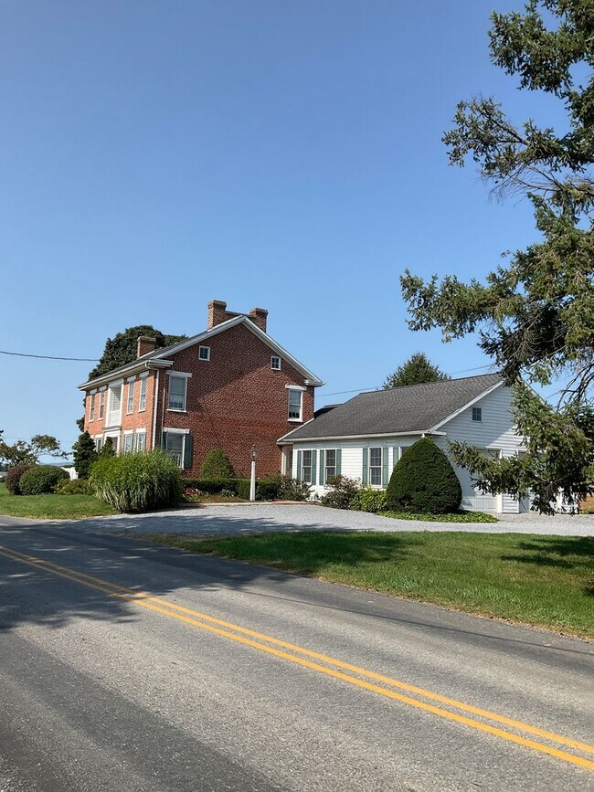 Building Photo - 779 Rowe Rd