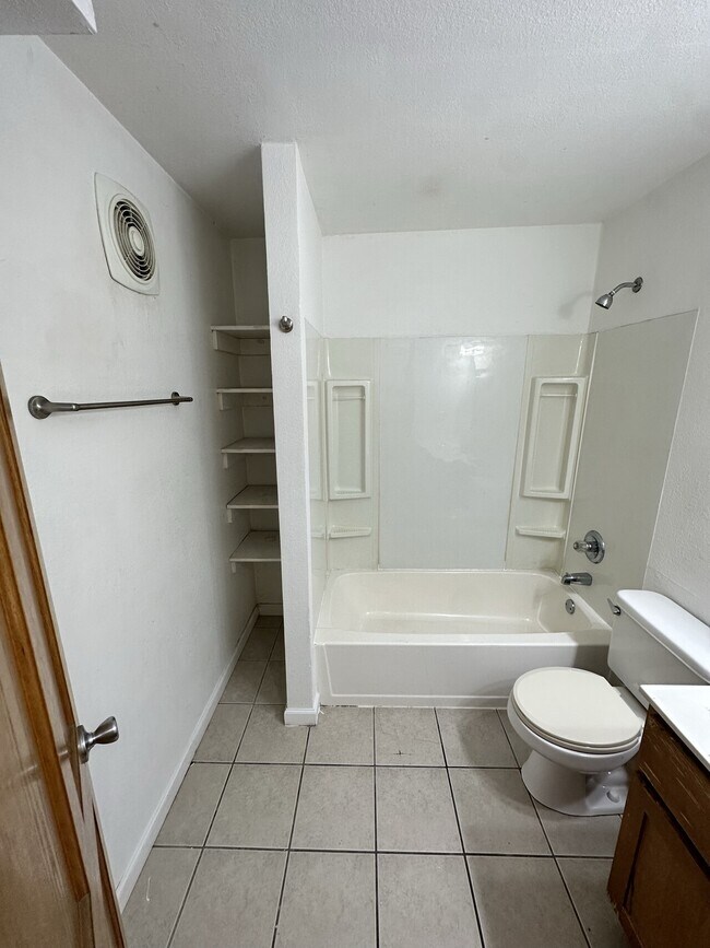 Building Photo - 1635 White St Apartments