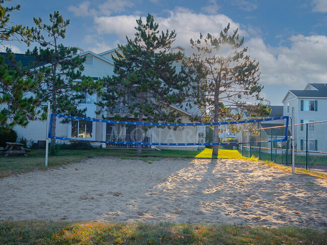 Sand Volleyball Court! - Drakes Pond Apartments