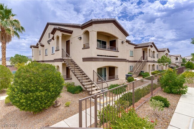 Building Photo - 2291 W Horizon Ridge Pkwy