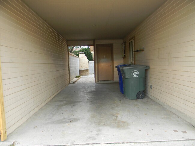 Building Photo - 503 Cimarron Dr