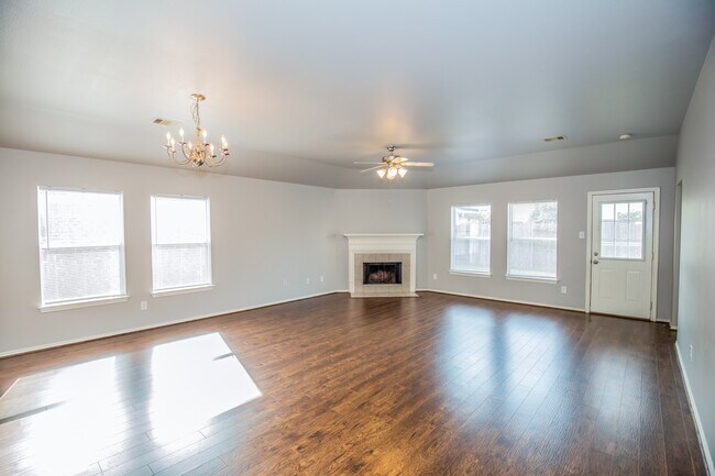 Foto del edificio - 26945 Kings Crescent Dr