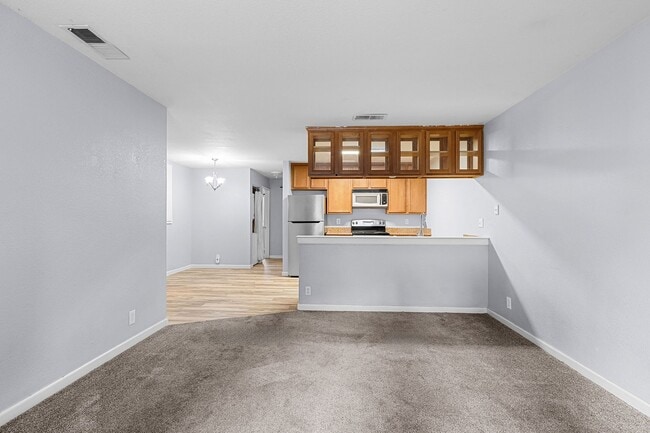 Building Photo - Cozy 3-Bedroom Condo with Washer/Dryer and...