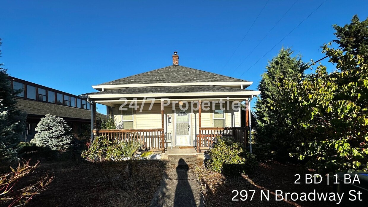 Primary Photo - Charming 2BD | 1BA Farmhouse - ESTACADA!