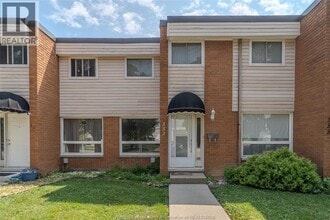 Building Photo - 353 Victoria St S