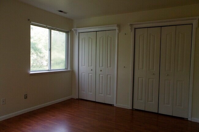 Building Photo - 46 Falcon Ridge Way N