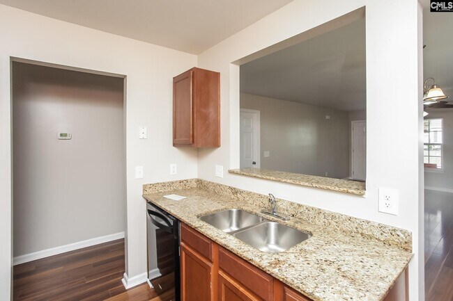 Foto del edificio - 649 Cornerstone Cir